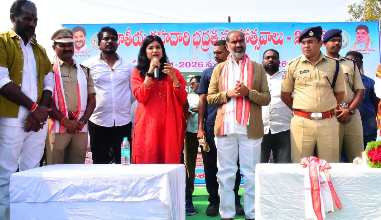 వేములవాడలో జాతీయ రహదారి భద్రతా మాసోత్సవాలు హాజరైన ఇంచార్జి కలెక్టర్ గరిమ అగ్రవాల్, ఎస్పీ మహేష్ బీ గితే